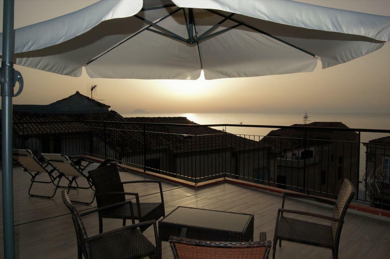 Couette-café The Tower 3*